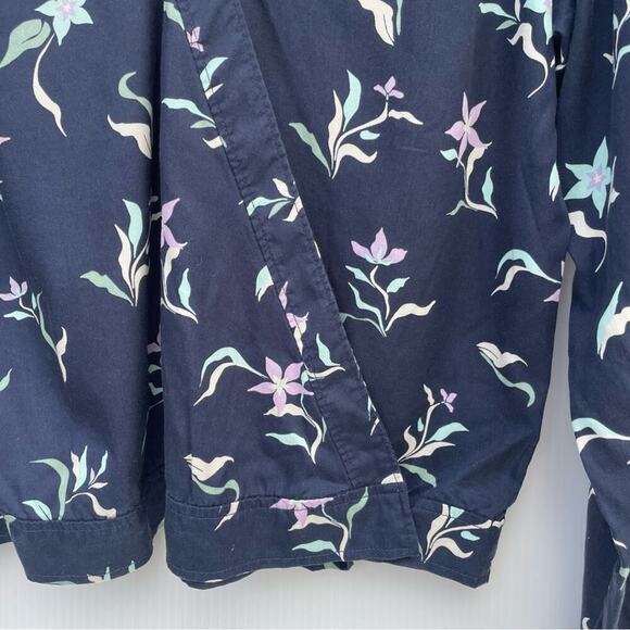 NEW! Duluth Trading Company Tencel floral print wrap top size medium - Picture 9 of 12